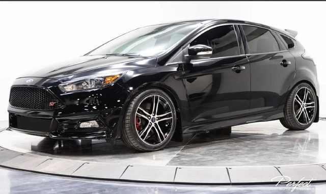 2018 Ford Focus ST FWD photo