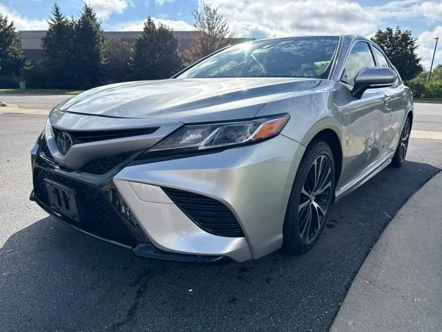 2018 Toyota Camry SE FWD photo
