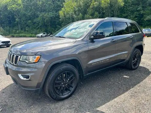 2018 Jeep Grand Cherokee Laredo E 4WD photo