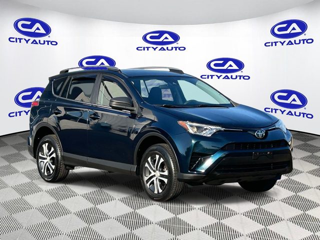 2018 Toyota RAV4 LE FWD photo