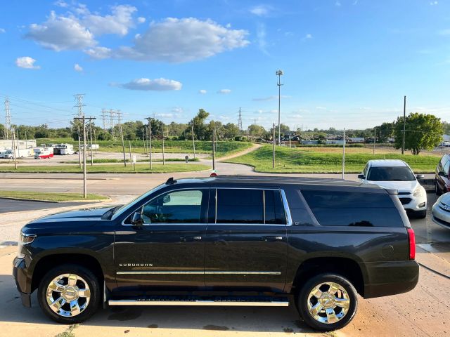 2018 Chevrolet Suburban LT 4WD photo