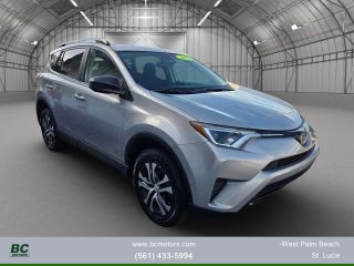 2018 Toyota RAV4 LE FWD photo