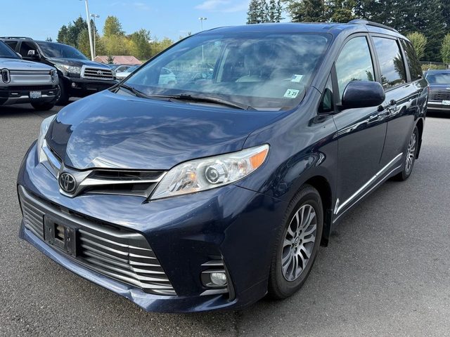 2018 Toyota Sienna XLE FWD photo