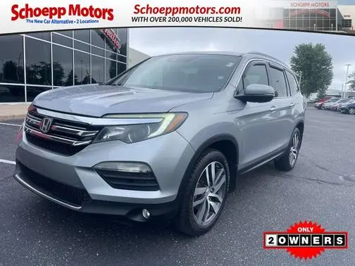 2018 Honda Pilot Touring FWD photo