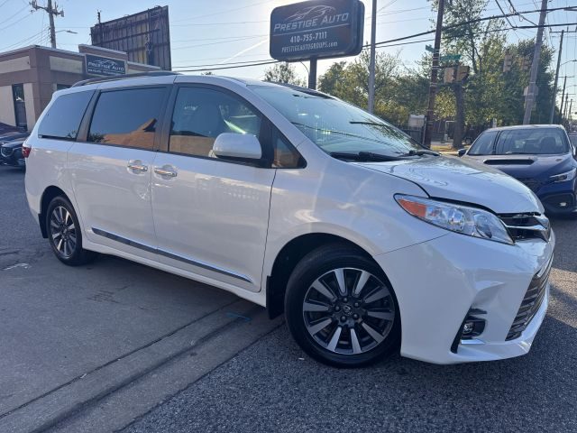 2018 Toyota Sienna XLE AWD photo