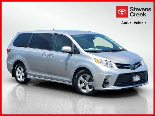 2018 Toyota Sienna LE FWD photo