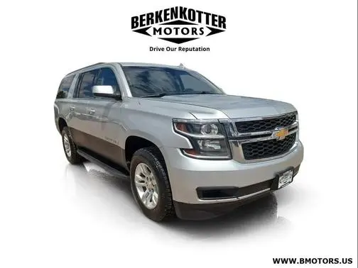 2017 Chevrolet Suburban LT 4WD photo