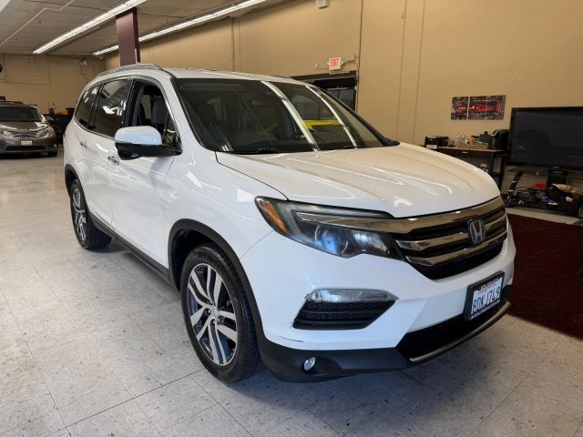 2018 Honda Pilot Touring FWD photo