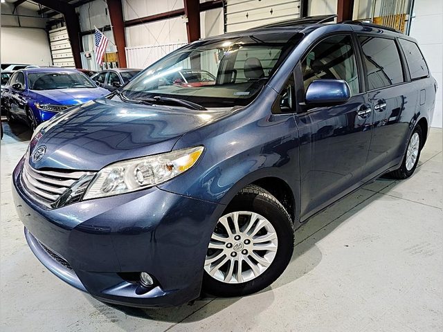 2017 Toyota Sienna XLE FWD photo