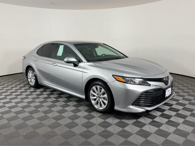 2018 Toyota Camry LE FWD photo