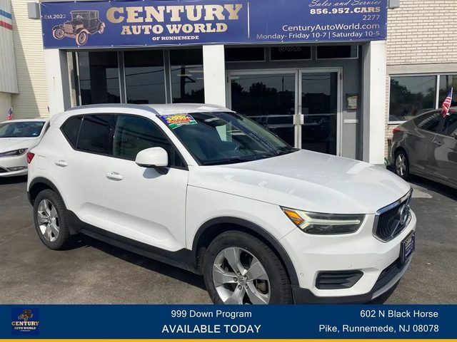 2019 Volvo XC40 Momentum AWD photo