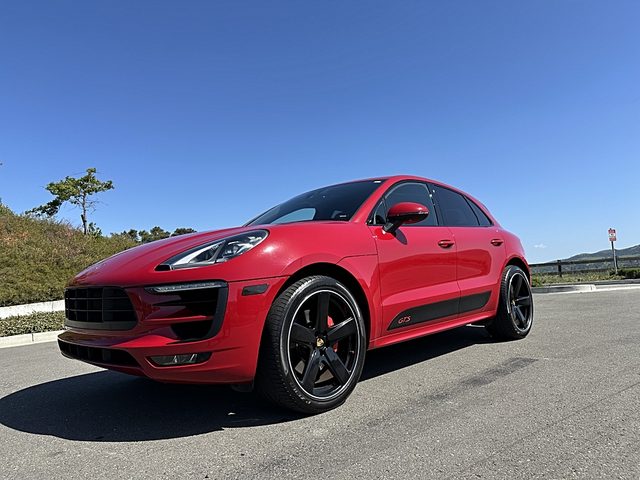 2018 Porsche Macan GTS AWD photo