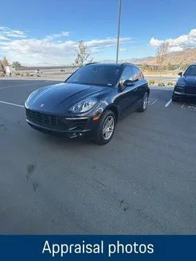 2018 Porsche Macan AWD photo