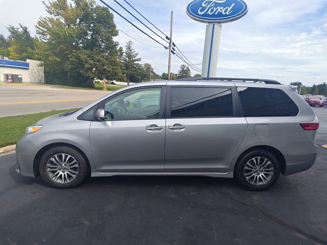 2018 Toyota Sienna XLE FWD photo