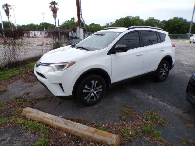 2018 Toyota RAV4 LE FWD photo