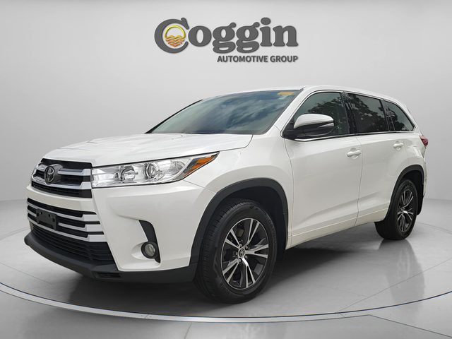 2018 Toyota Highlander LE Plus AWD photo