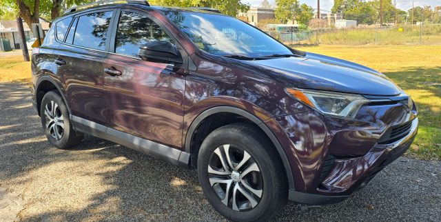 2018 Toyota RAV4 LE FWD photo