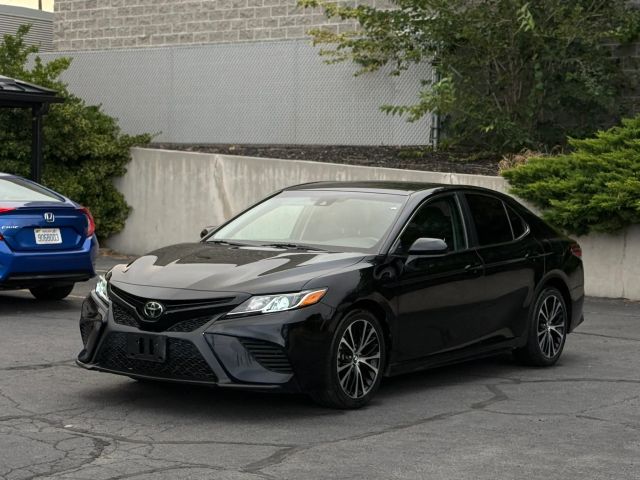 2018 Toyota Camry SE FWD photo