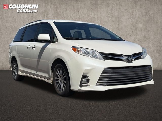 2018 Toyota Sienna XLE Premium FWD photo