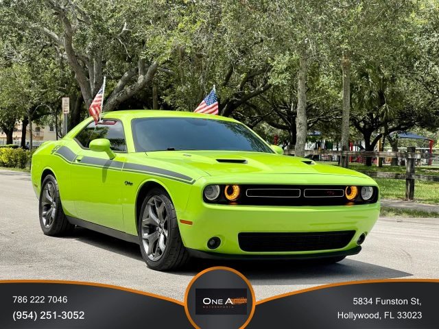 2015 Dodge Challenger R/T Plus RWD photo
