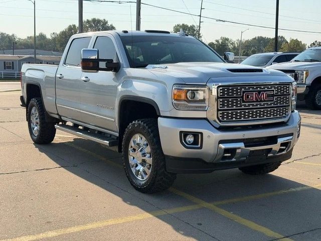 2018 GMC Sierra 2500HD Denali 4WD photo