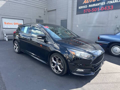 2018 Ford Focus ST FWD photo