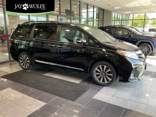 2018 Toyota Sienna Limited Premium AWD photo