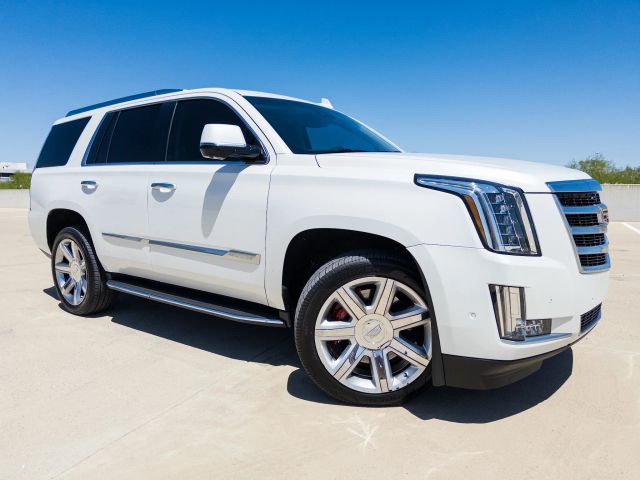 2018 Cadillac Escalade Luxury RWD photo