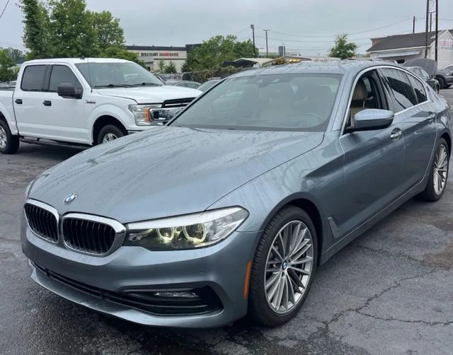 2018 BMW 5 Series 530i RWD photo