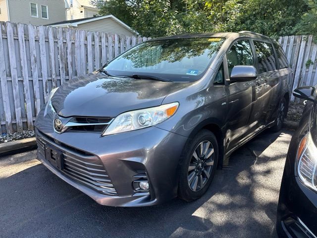 2018 Toyota Sienna XLE Premium AWD photo