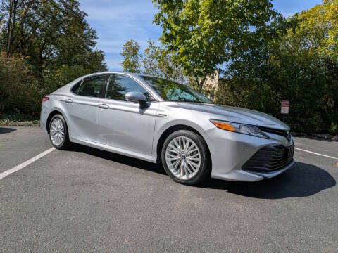 2018 Toyota Camry Hybrid XLE FWD photo