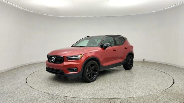 2019 Volvo XC40 Momentum AWD photo