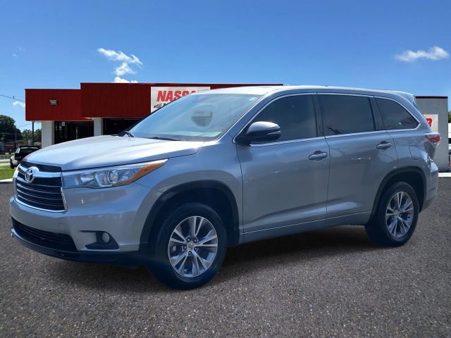 2015 Toyota Highlander LE Plus FWD photo