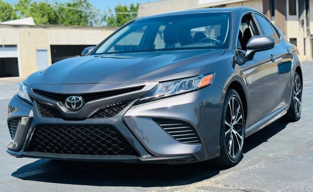 2018 Toyota Camry SE FWD photo