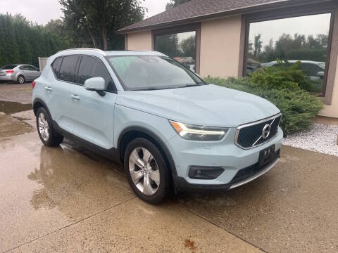 2019 Volvo XC40 Momentum AWD photo