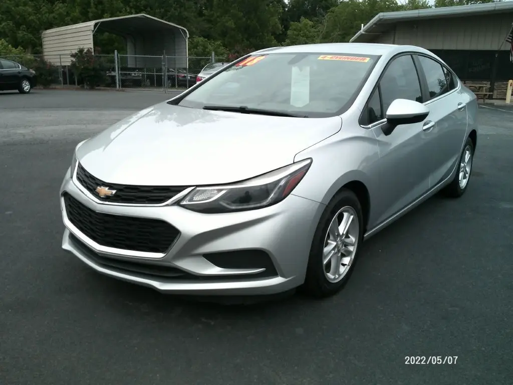 2018 Chevrolet Cruze LT FWD photo
