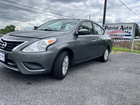 2016 Nissan Versa SV FWD photo