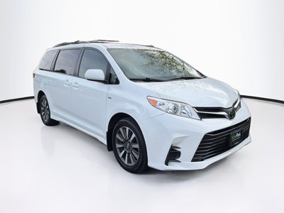 2018 Toyota Sienna LE AWD photo