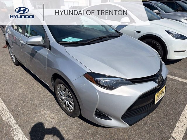 2018 Toyota Corolla LE FWD photo