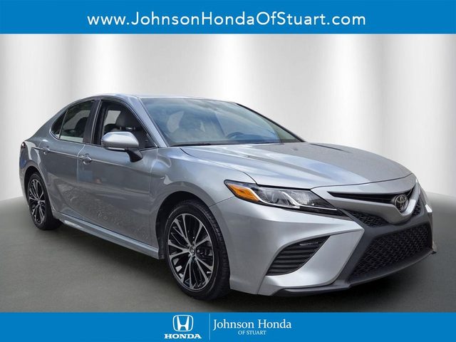 2018 Toyota Camry SE FWD photo