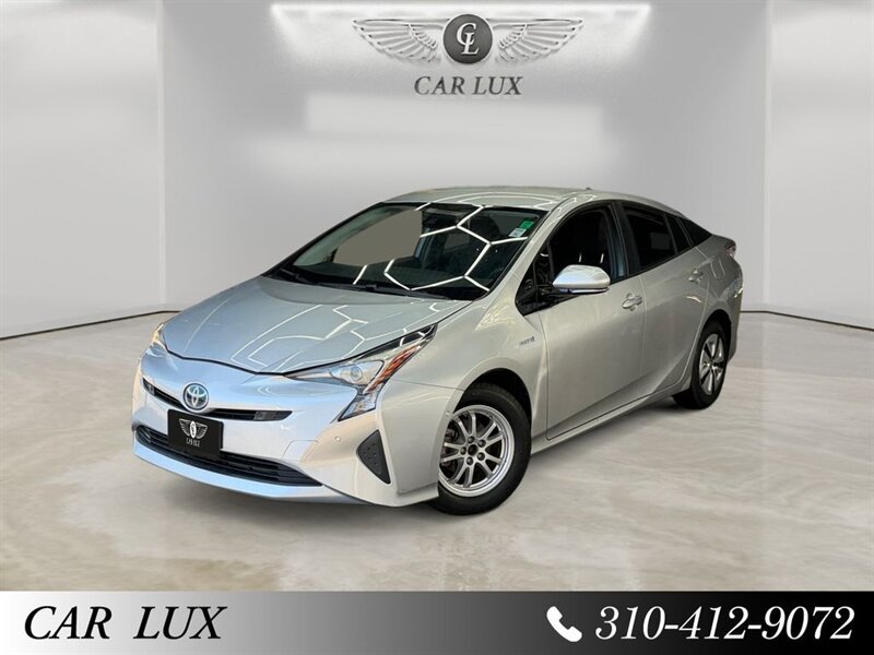 2018 Toyota Prius Two FWD photo