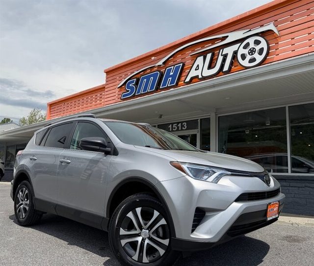 2018 Toyota RAV4 LE FWD photo