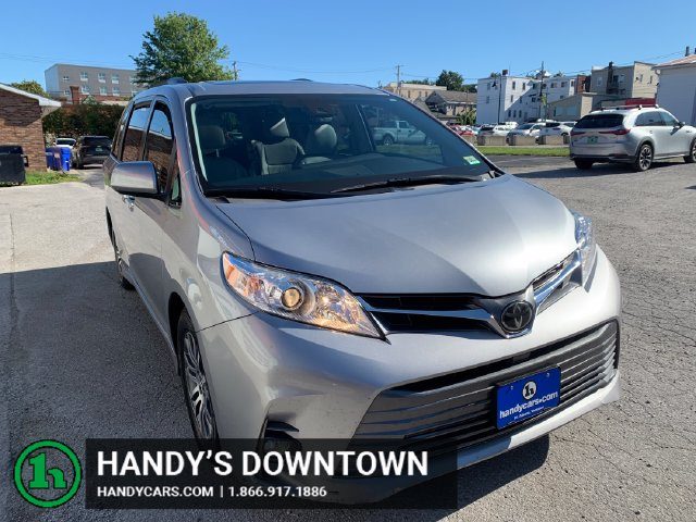 2018 Toyota Sienna XLE FWD photo
