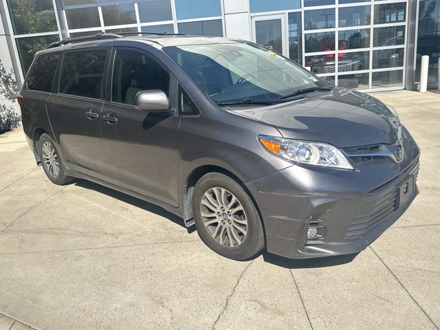 2018 Toyota Sienna XLE FWD photo