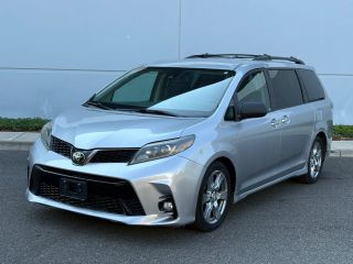 2018 Toyota Sienna SE FWD photo