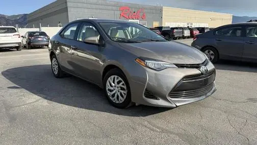 2018 Toyota Corolla LE FWD photo