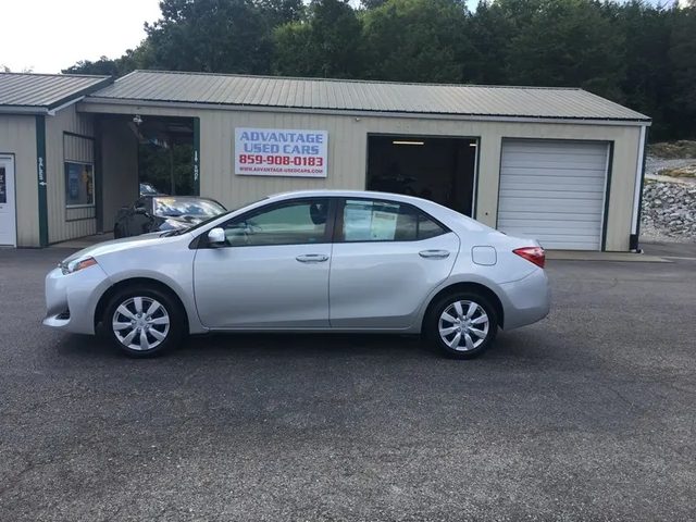 2018 Toyota Corolla LE FWD photo