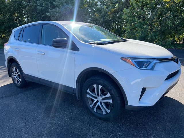 2018 Toyota RAV4 LE AWD photo