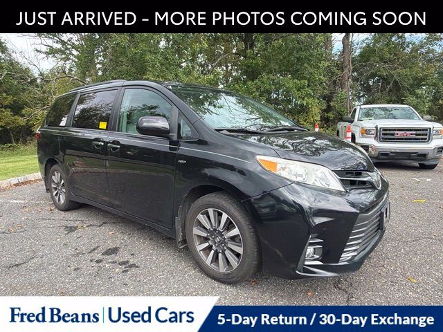 2018 Toyota Sienna XLE AWD photo