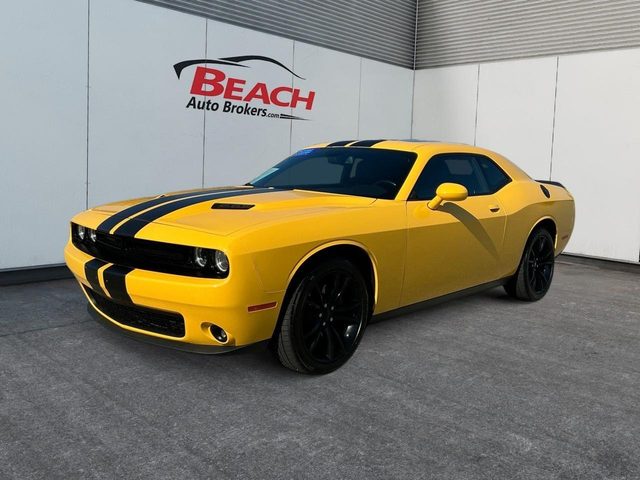 2018 Dodge Challenger SXT Plus RWD photo